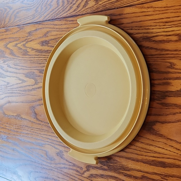 Vintage Tupperware Harvest Gold Round Cake Taker - Picture 5 of 6